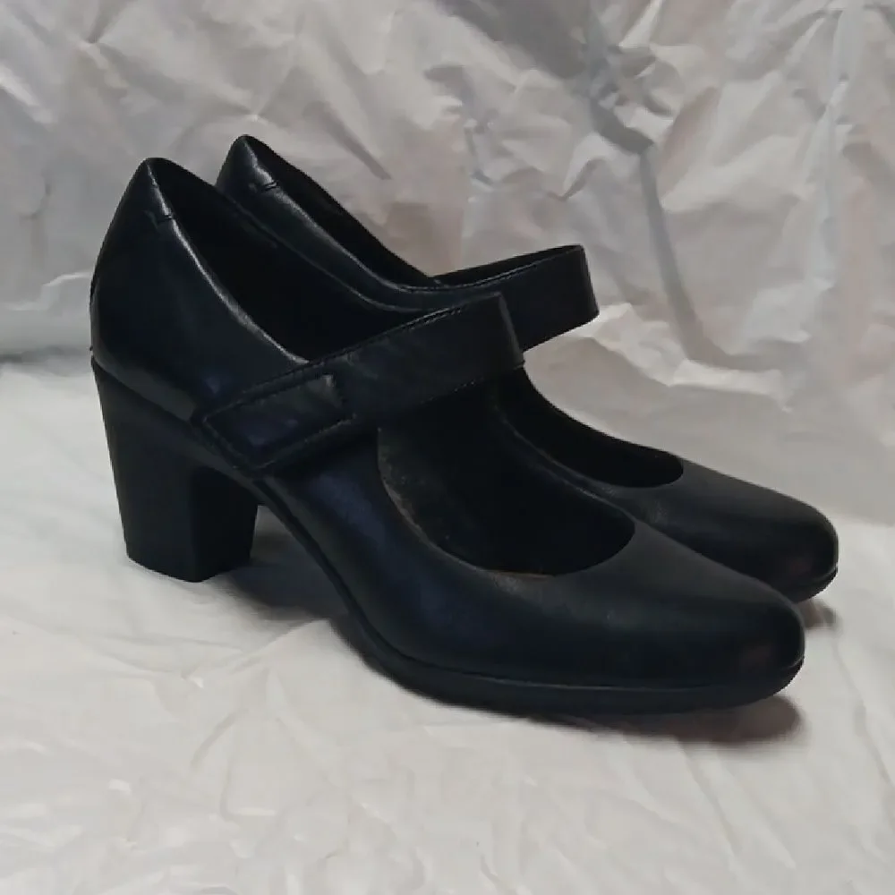 Clarks Arttisan Black Leather Heels Women's Size 9.5